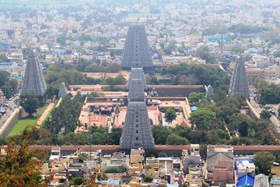 The temple town of Tiruvannamalai below the Arunachala hill
